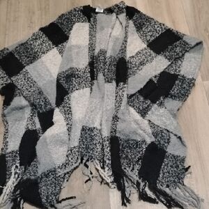 Cozy Knit Plaid Open-Front Women’s  Shawl - Black & Gray